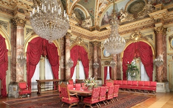 Rhode Island: The Breakers is a Vanderbilt mansion located on Ochre Point Avenue