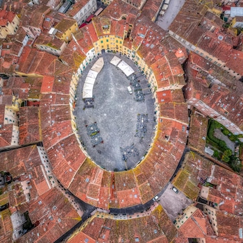 Piazza dell’Anfiteatro, Lucca