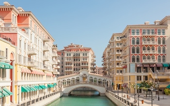 Mini Rialto Bridge, Qanat Quartier