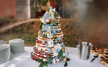 best wedding cake designs alternatives different to traditional recipe flavour customised uk 2022