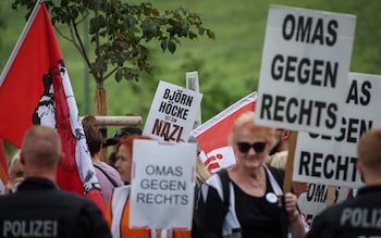 Granny campaigners protest against the AfD