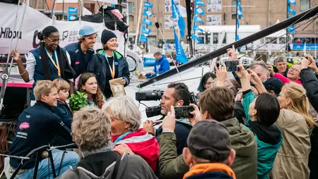 Remise d'un plant de café à Félix de Navacelle (LAZARE)