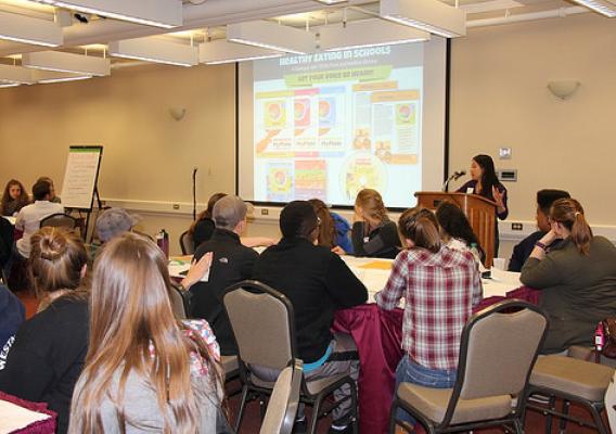 4-H Delegates learning about Team Nutrition resources