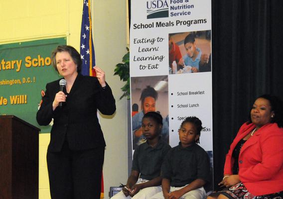 Agriculture Deputy Secretary Kathleen Merrigan presented the HealthierUS School Challenge Gold Award to River Terrace Elementary School in Washington, D.C. today. The River Terrace Elementary School is the first school in the District of Columbia to achieve Gold award status in the HealthierUS School Challenge (HUSSC). 