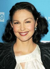 1251225371_ashley_judd_290x402