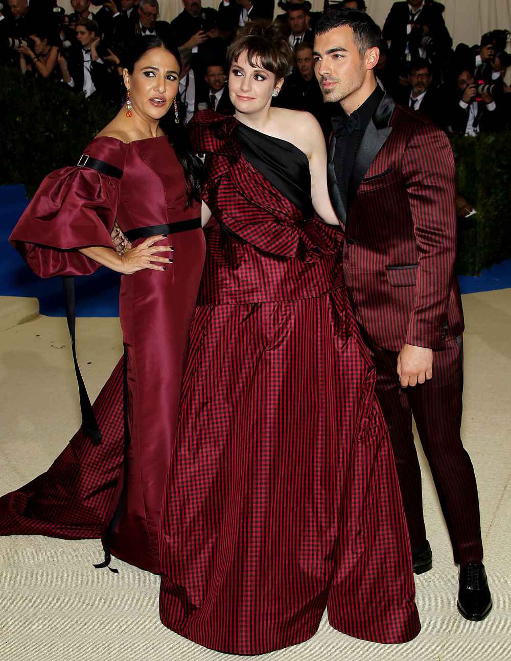 Jennifer Konner, Lena Dunham and Joe Jonas Funny Celebrity Interactions at the Met Gala