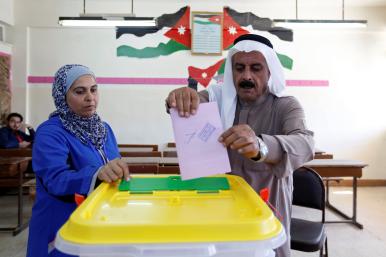 A Jordanian man casts his ballot in parliamentary elections in September 2016 - source: Reuters