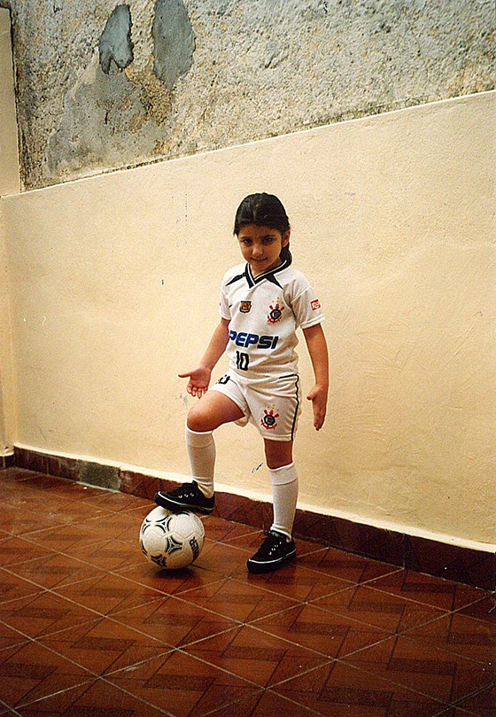 "Desde os 4 anos, quando começou a ter mais autonomia, o Luan fez escolhas de roupas e brinquedos considerados masculinos" diz Mariana (Foto: Arquivo pessoal Mariana Munhão)