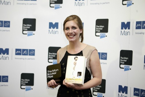 Foto (Foto: Eleanor Catton recebe o Man Booker Prize em 2013: mais jovem vencedora)