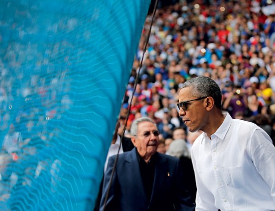 Obama e Raúl Castro em jogo de beisebol em Havana (Foto: Carlos Barria/Reuters)