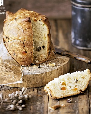 Na receita do padeiro Rogério Shimura, o panetone tradicional leva bastante ovo, açúcar e manteiga, além de precisar fermentar por, no mínimo, três horas até ser levado ao forno (Foto: Elisa Correa/Editora Globo)