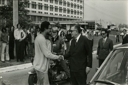 Foto (Foto: O presidente Emilio Garrastazu Médici na entrega da cidade universitária da UFRJ no dia 7 de setembro de 1972 / Agência Nacional)