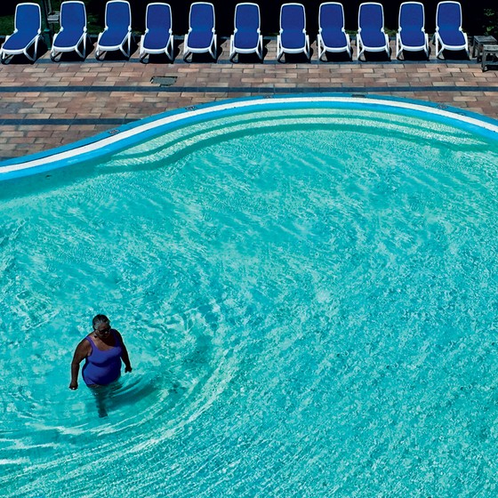 Piscina do Hotel Nacional.Antes da revolução,Frank Sinatra e Nat King Cole se apresentaram no hotel,ícone do glamour da velha Havana.Fidel Castro fechou oa hotel que só er usado para convidados,especialmente russos.foi reaberto a turistas em geral (Foto: Ana Carolina Fernades)