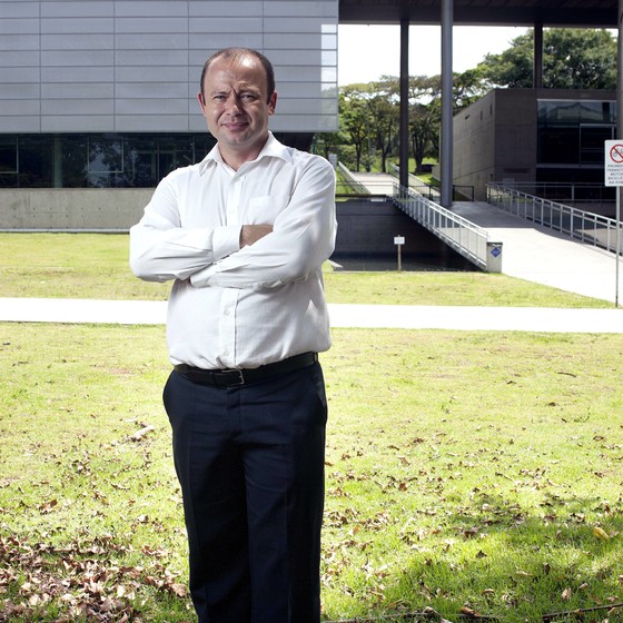 Giovanni no campus da USP.Como pesquisador milita pelos superdotados (Foto: Rogério Cassimiro/ÉPOCA)