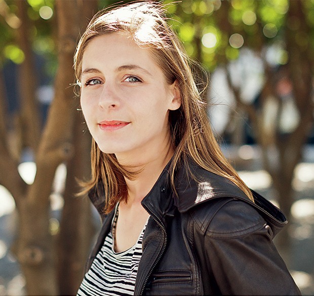 SANGUE NOVO Eleanor Catton, em foto de 2011, em Wellington, na Nova Zelândia. Seu romance de mistério vendeu bem e foi elogiado pela crítica (Foto: Robert Catto / robertcatto.com)