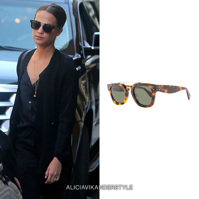 May 9th, 2018 | Spotted in New York
Céline Square Sunglasses Cl41077s 05l1e Havana/Gold 41077 - $239