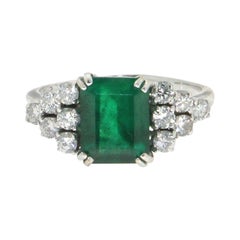 Handcraft Brazilian Emerald 18 Karat White Gold Diamonds Cocktail Ring