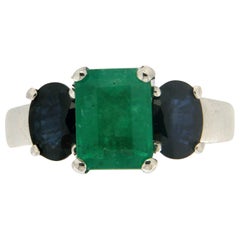 Handcraft Emerald 18 Karat White Gold Sapphires Cocktail Ring