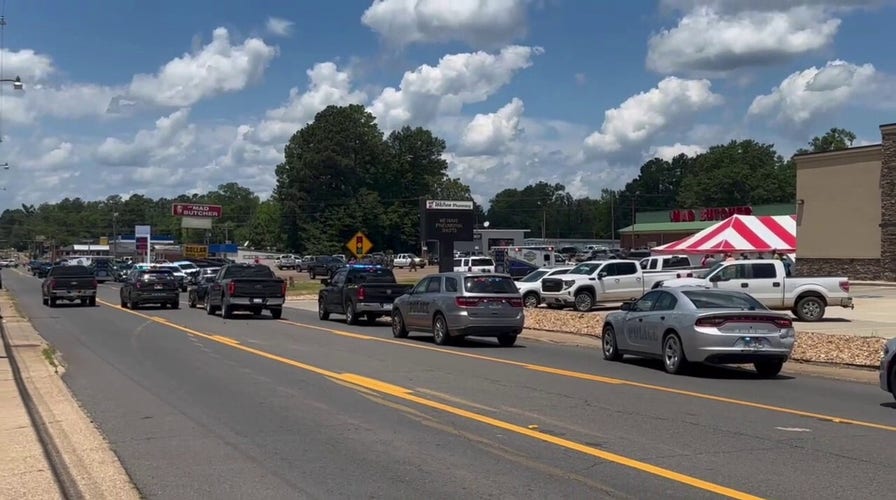 Aftermath of shooting outside Arkansas grocery store