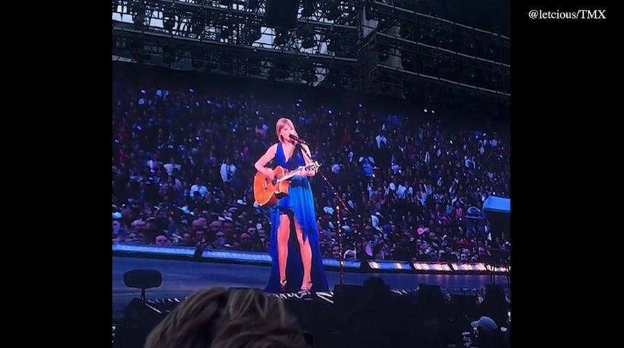 Taylor Swift stops her performance to help a fan