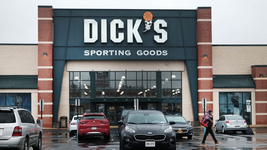 Dick's Sporting Goods store