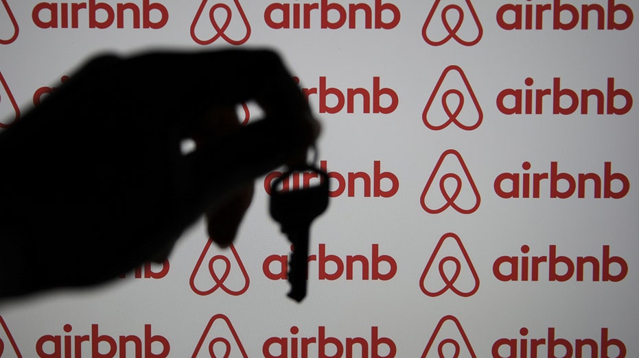 Airbnb logo