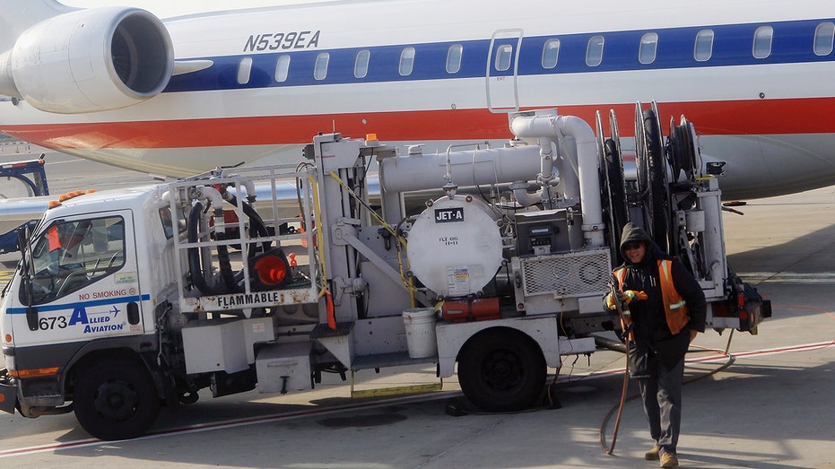 JFK plane refuel