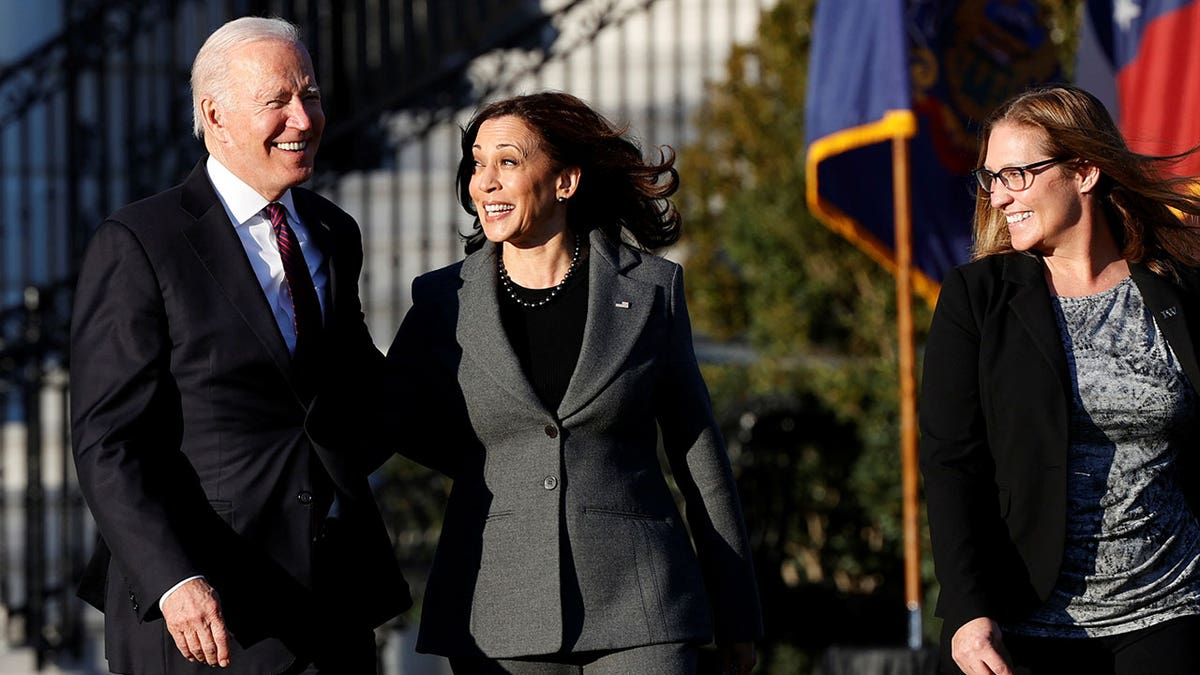 KAMALA-HARRIS-JOE-BIDEN-INFRASTRUCTURE-SIGNING-1