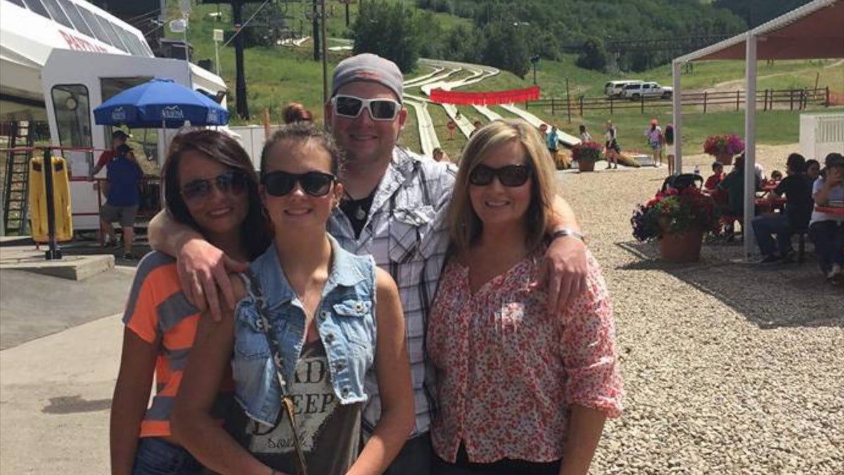 Taylor Hoover and his sisters