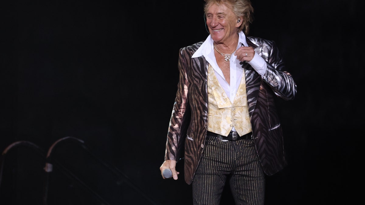 Rod Stewart performance