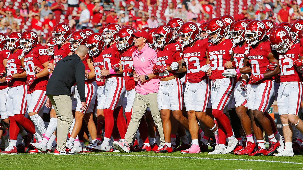 OU walks onto the field