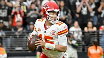 Chiefs climb back from 14-point deficit to top Raiders