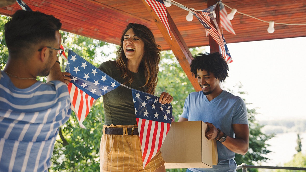 Celebrate the country's independence with a well-decorated party. 