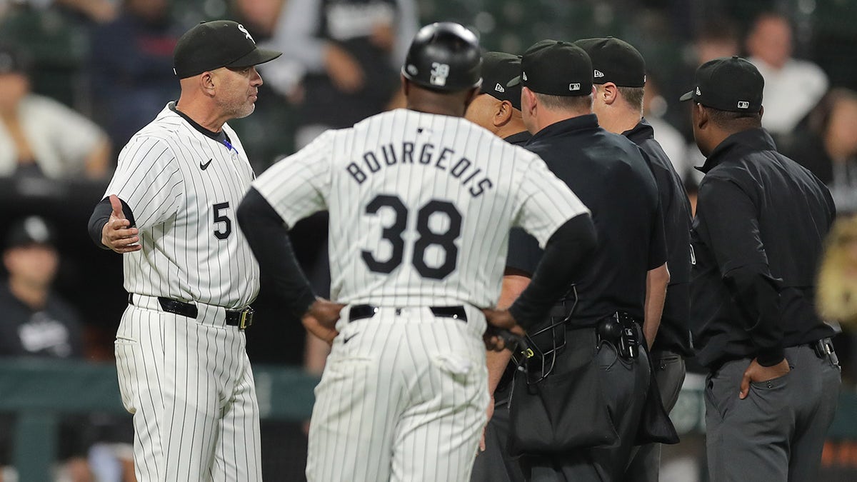 White Sox arguing