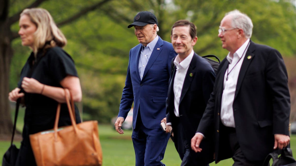 biden walking with aides