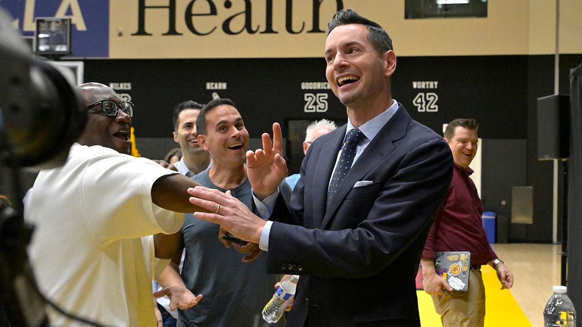 JJ Redick high five