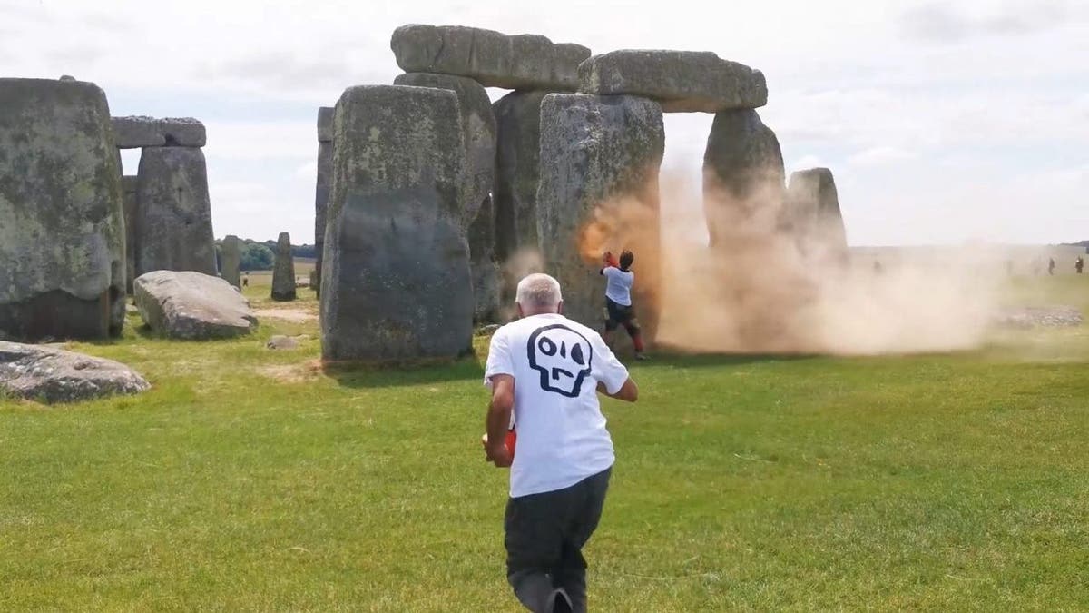 Stonehenge paint Just Stop Oil