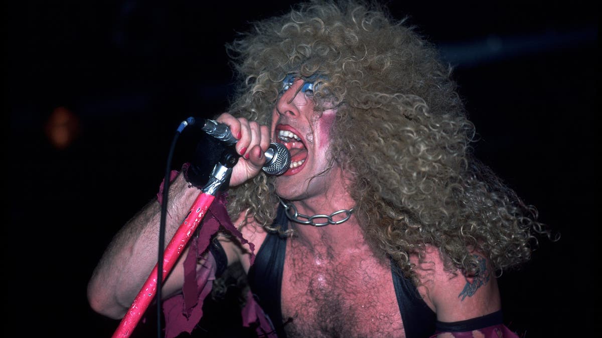 Dee Snider singing