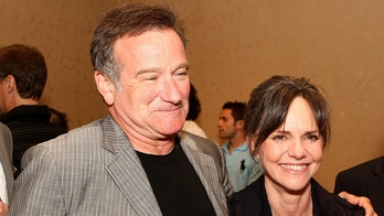 Robin Williams helped Sally Field get time off set after her father died while she filmed 'Mrs. Doubtfire'