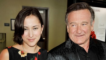 Robin Williams’ daughter debunks viral image of her dad on 10th anniversary of his death