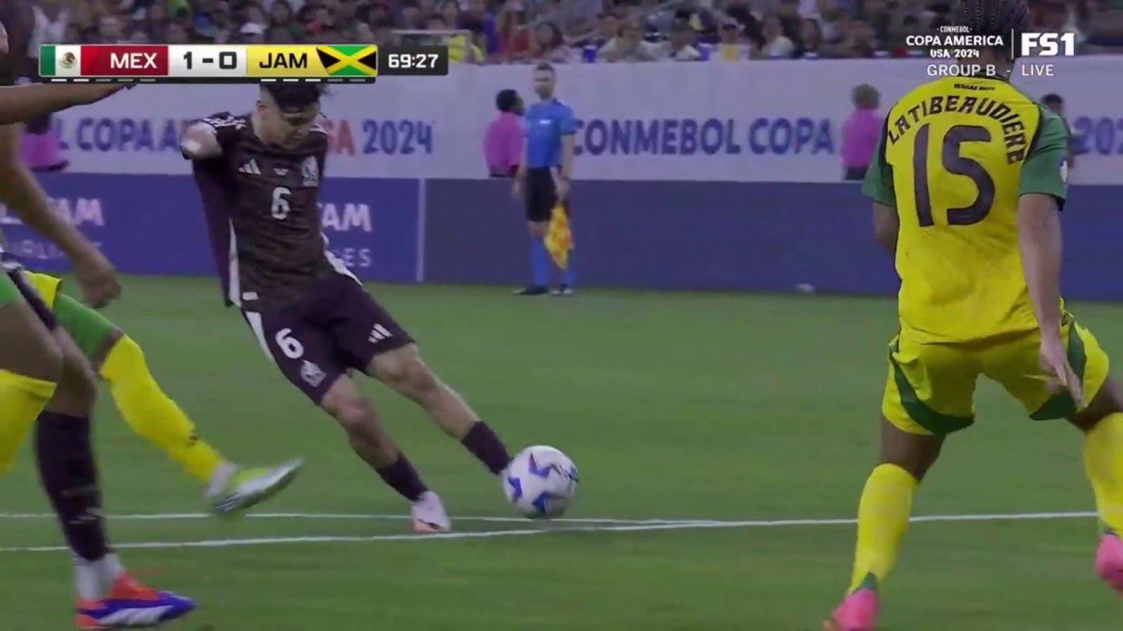 Gerardo Arteaga scores a goal in 69' to give Mexico a 1-0 lead over Jamaica