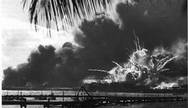 Surpresa. A base americana de Pearl Harbor após o inesperado ataque dos japoneses em dezembro de 1941