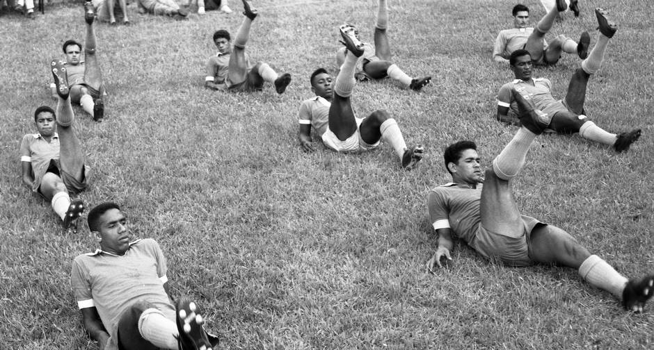 Rumo ao Chile. Treino da seleção em Friburgo. Na foto: Mengálvio, Chinezinho, Pepe, Garrincha, Pelé, Amarildo, Didi e Julinho