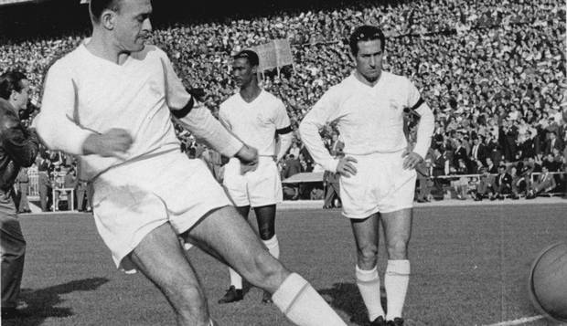 Mito. O craque argentino Di Stéfano e Gento no Real Madri (atrás, Didi), em foto publicada no GLOBO em 29/10/1959