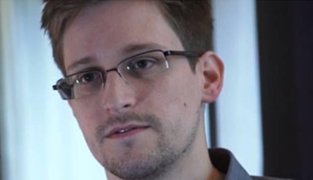 Medo. Edward Snowden dá entrevista sobre espionagem feita pelos EUA. Snowden vive na Rússia desde 2013