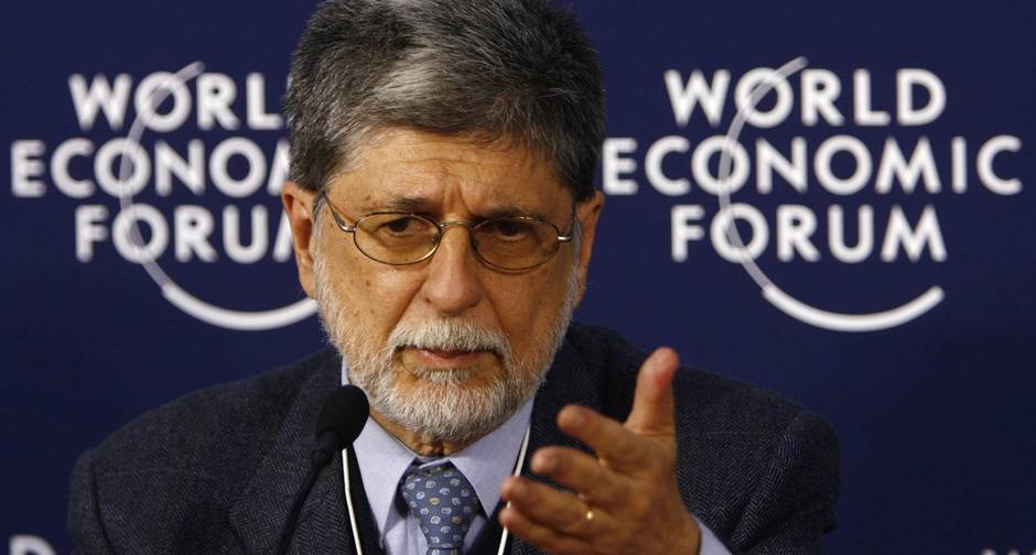 Entrevista. O então ministro das Relações Exteriores do Brasil, Celso Amorim, participa de uma coletiva de imprensa em Davos