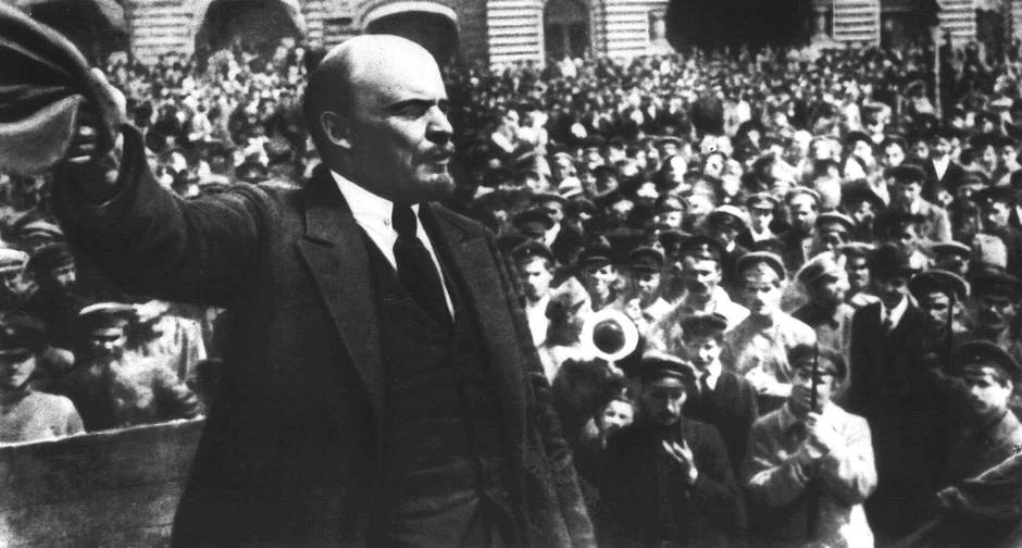 Líder. Vladimir Ilyich Ulyanov (Lênin) liderou a Revolução de Novembro, que acabou com o Governo Provisório e colocou os bolcheviques no poder