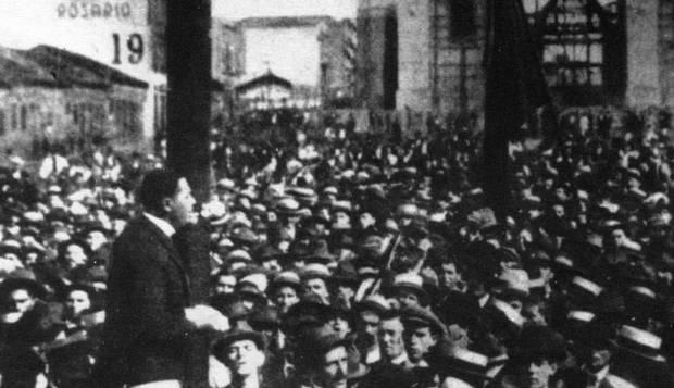 Paralisação. Comício na Praça da Sé reúne centenas de pessoas durante a greve geral de 1917