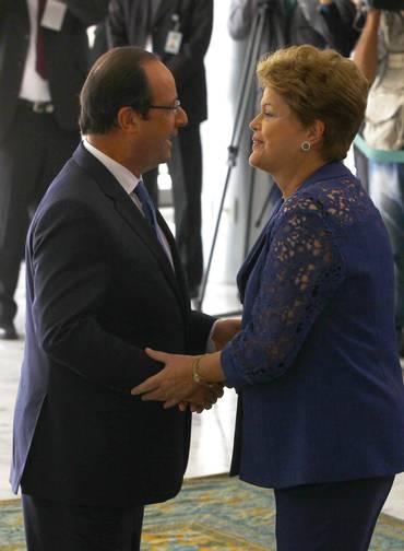 Laços. A presidente Dilma Rousseff recebe o presidente da França, François HOllande, no Palácio do Planalto