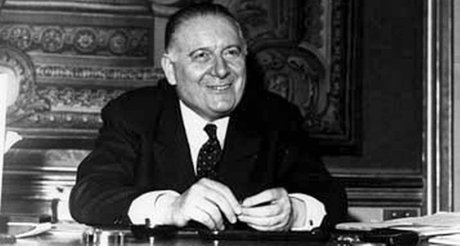 Interino. Alain Poher foi presidente do Senado francês e presidente interino na 5ª República da França, em seguida à renúncia de De Gaulle (1969) e após a morte de Georges Pompidou, em 1974. Segundo a Constituição, o presidente do Senado em função pode assegurar durante alguns meses as funções de presidente da República